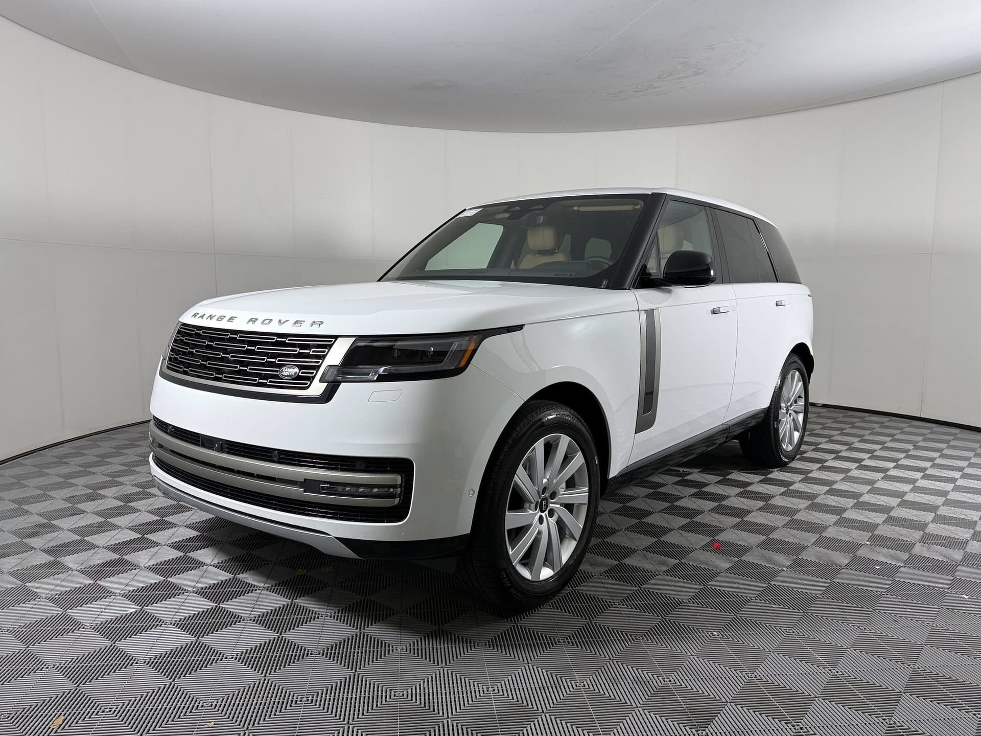2027 Land Rover Range Rover Base — photo 1 of 28