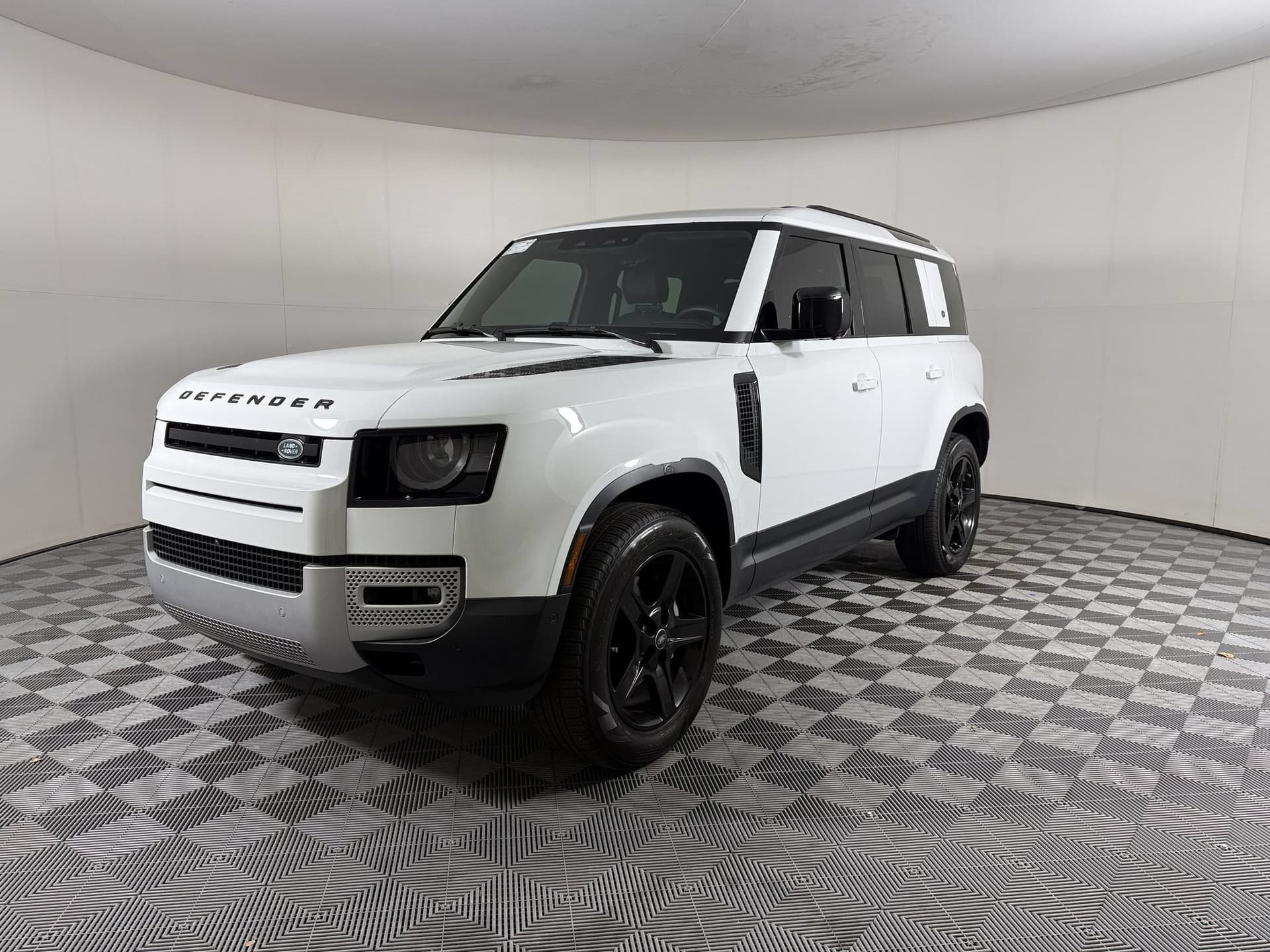 2024 Land Rover Defender S — photo 1 of 26