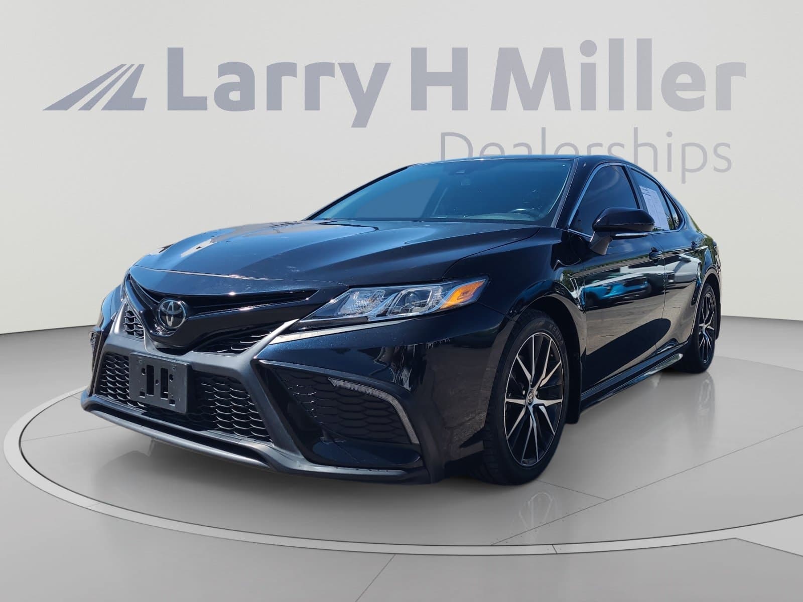 2023 Toyota Camry SE — photo 1 of 35