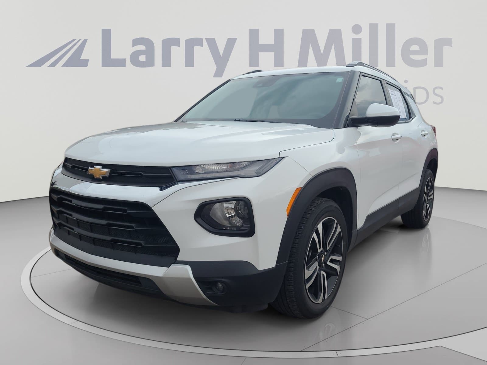 2023 Chevrolet Trailblazer LT — photo 1 of 35