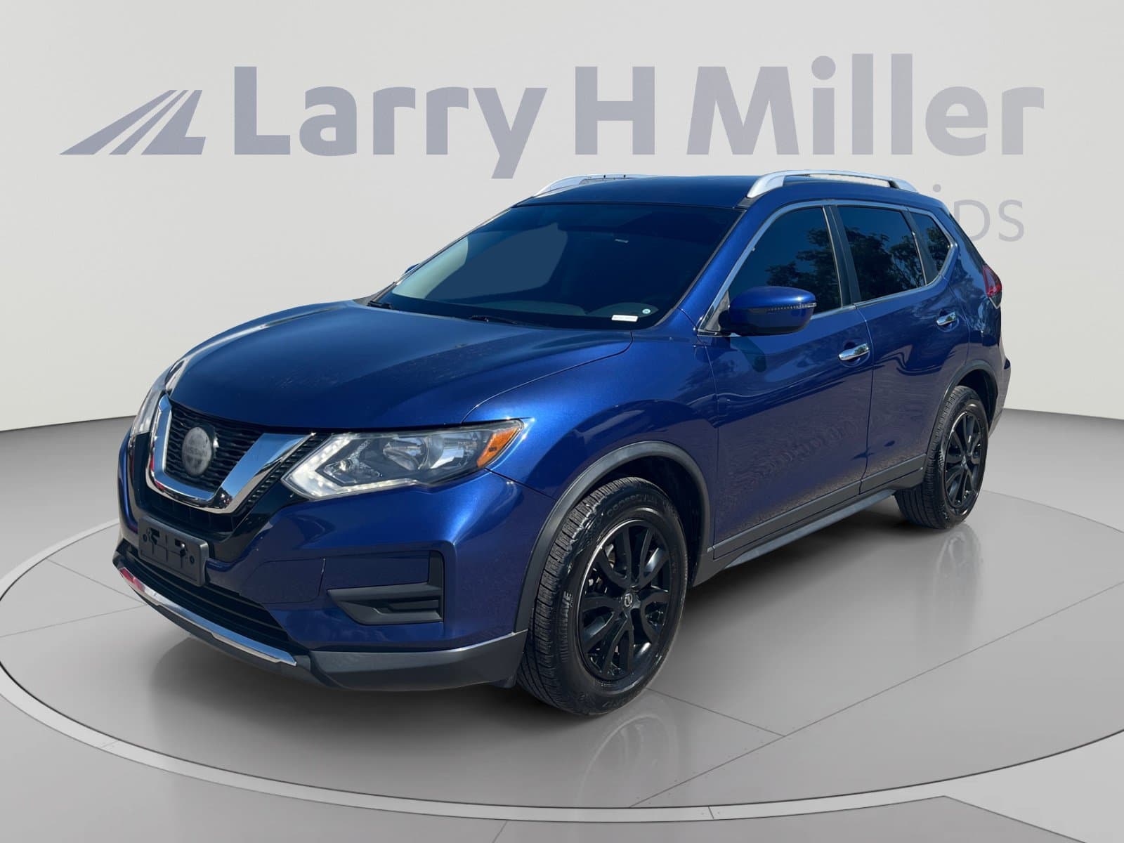 2019 Nissan Rogue SV — photo 1 of 35