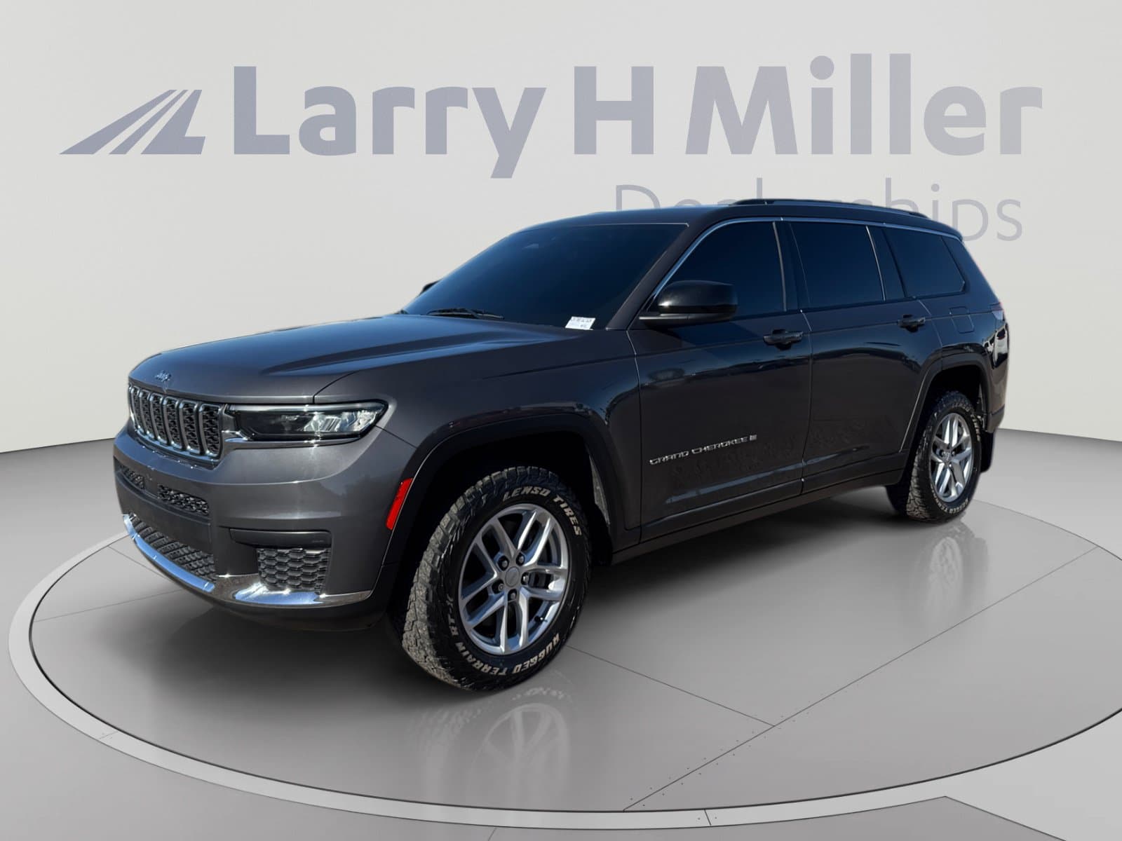 2021 Jeep Grand Cherokee L Laredo — photo 1 of 46