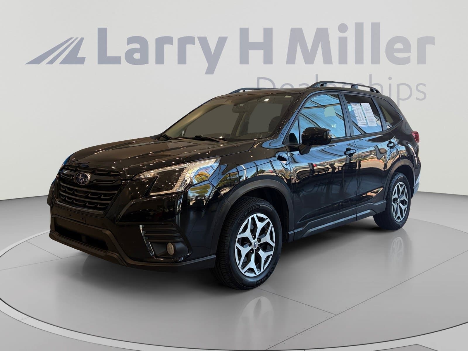 2023 Subaru Forester Premium — photo 1 of 33