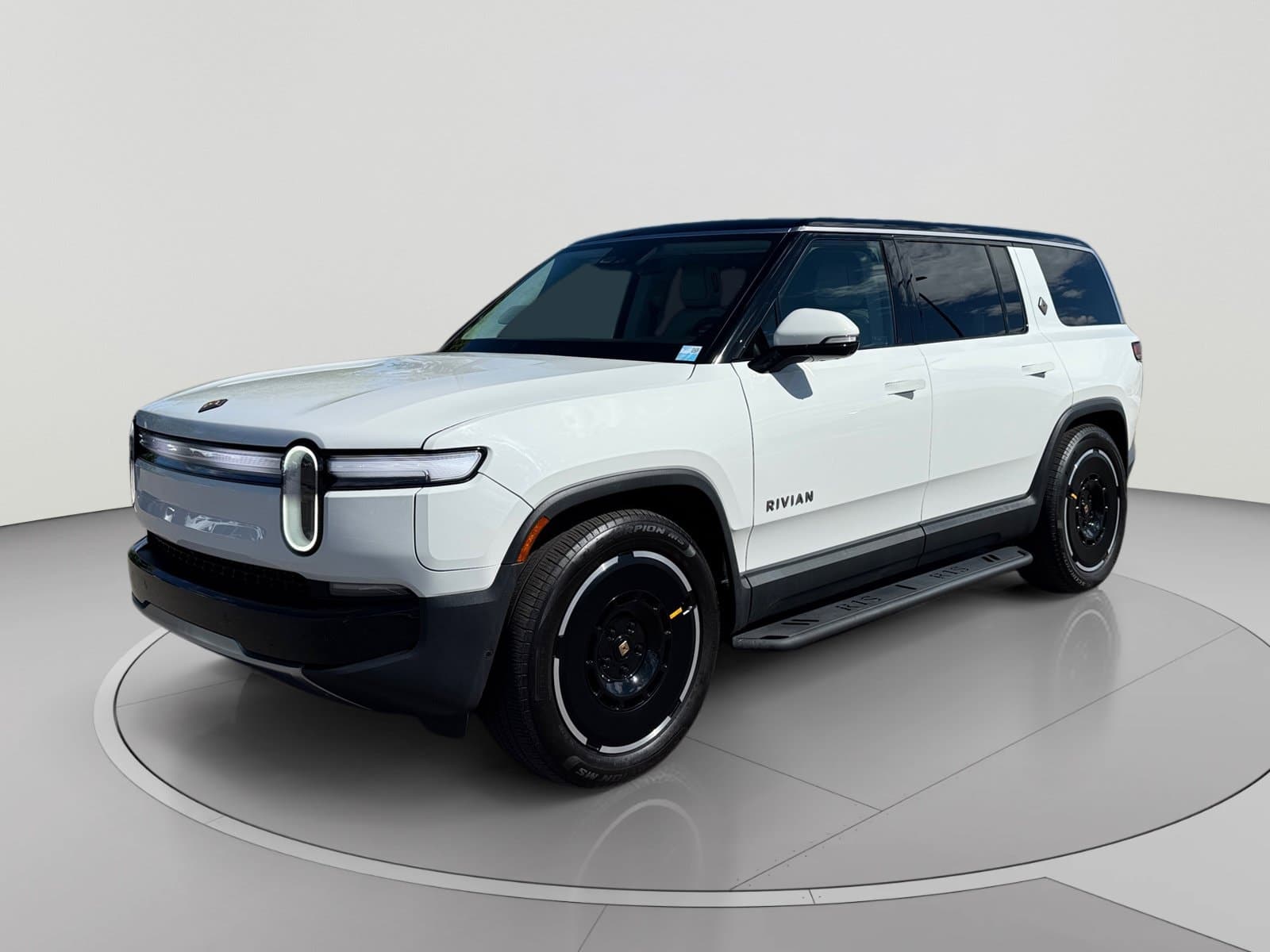 2025 Rivian R1S Adventure — photo 1 of 34