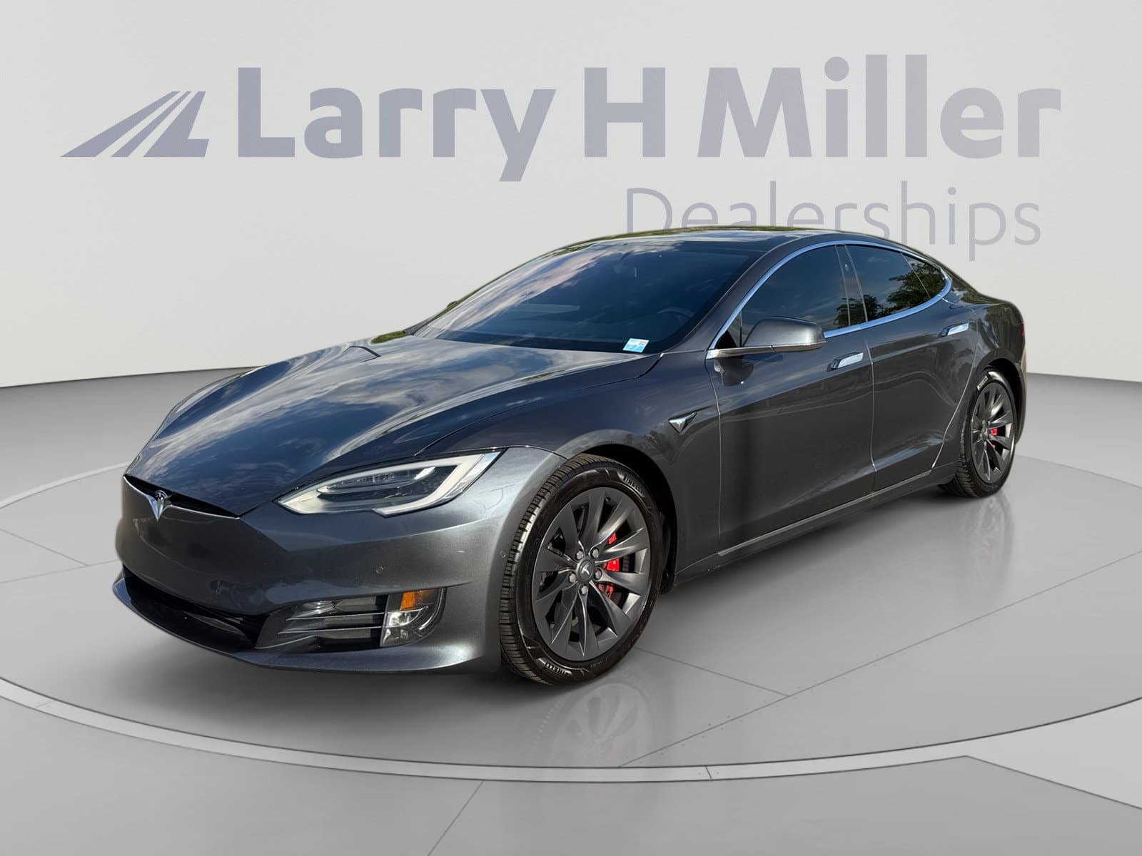2019 Tesla Model S Performance — photo 1 of 34