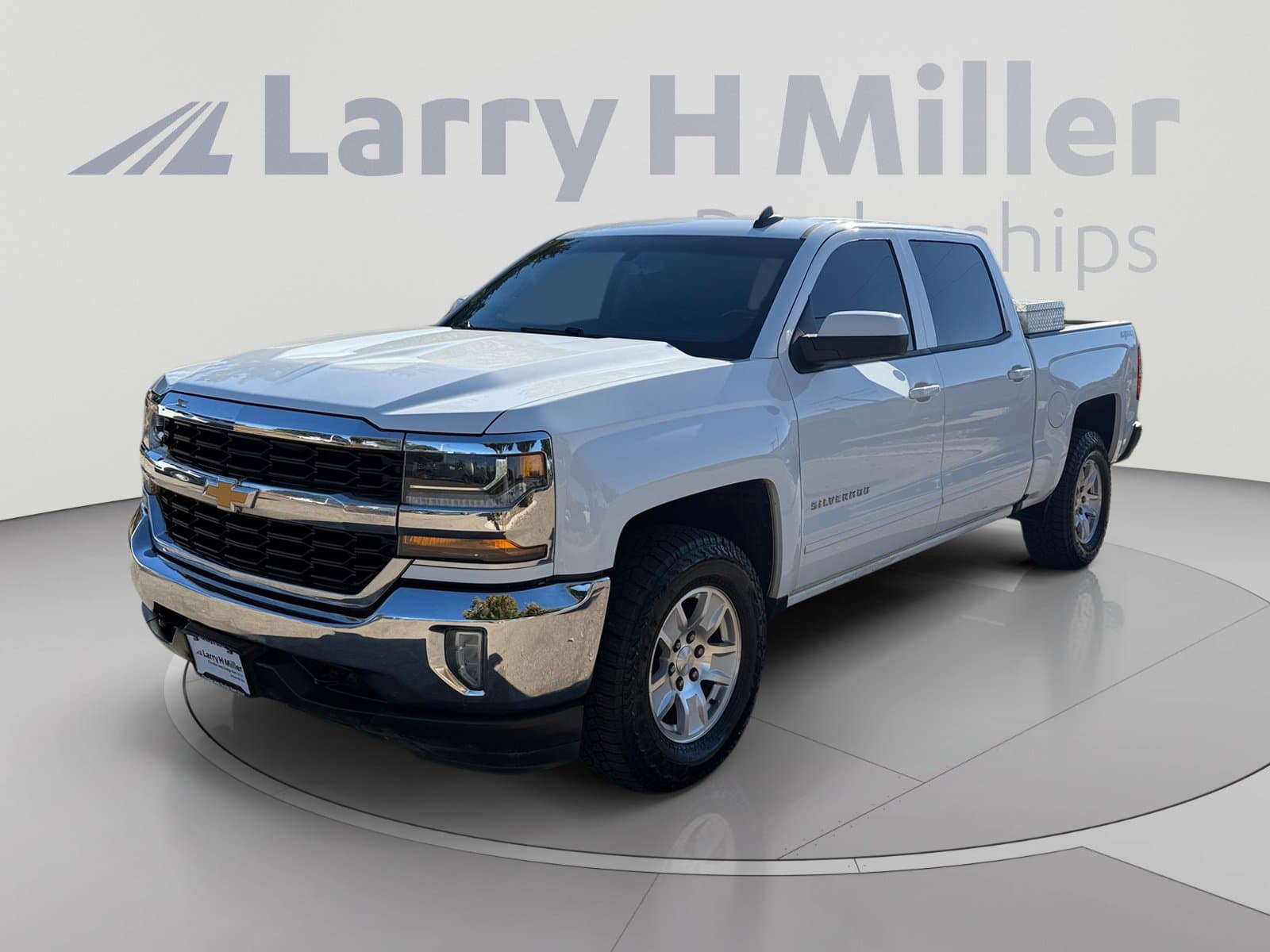2017 Chevrolet Silverado 1500 LT — photo 1 of 35