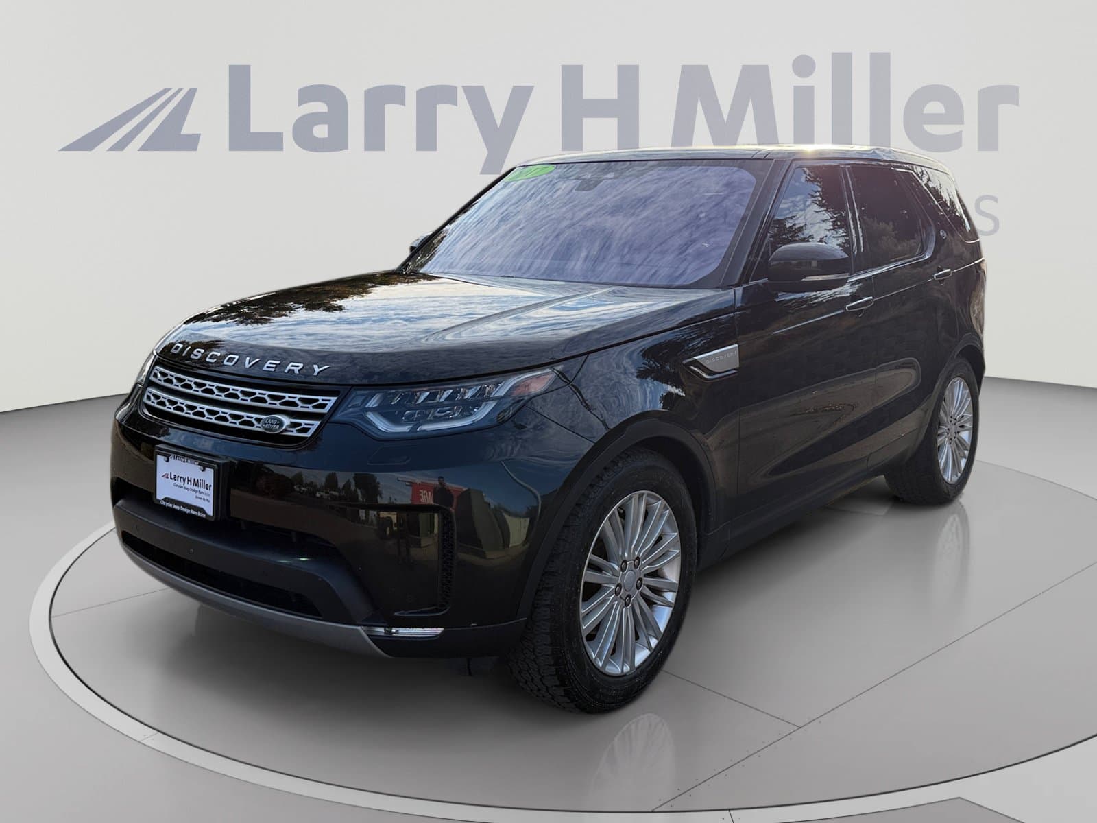 2017 Land Rover Discovery HSE Luxury — photo 1 of 33