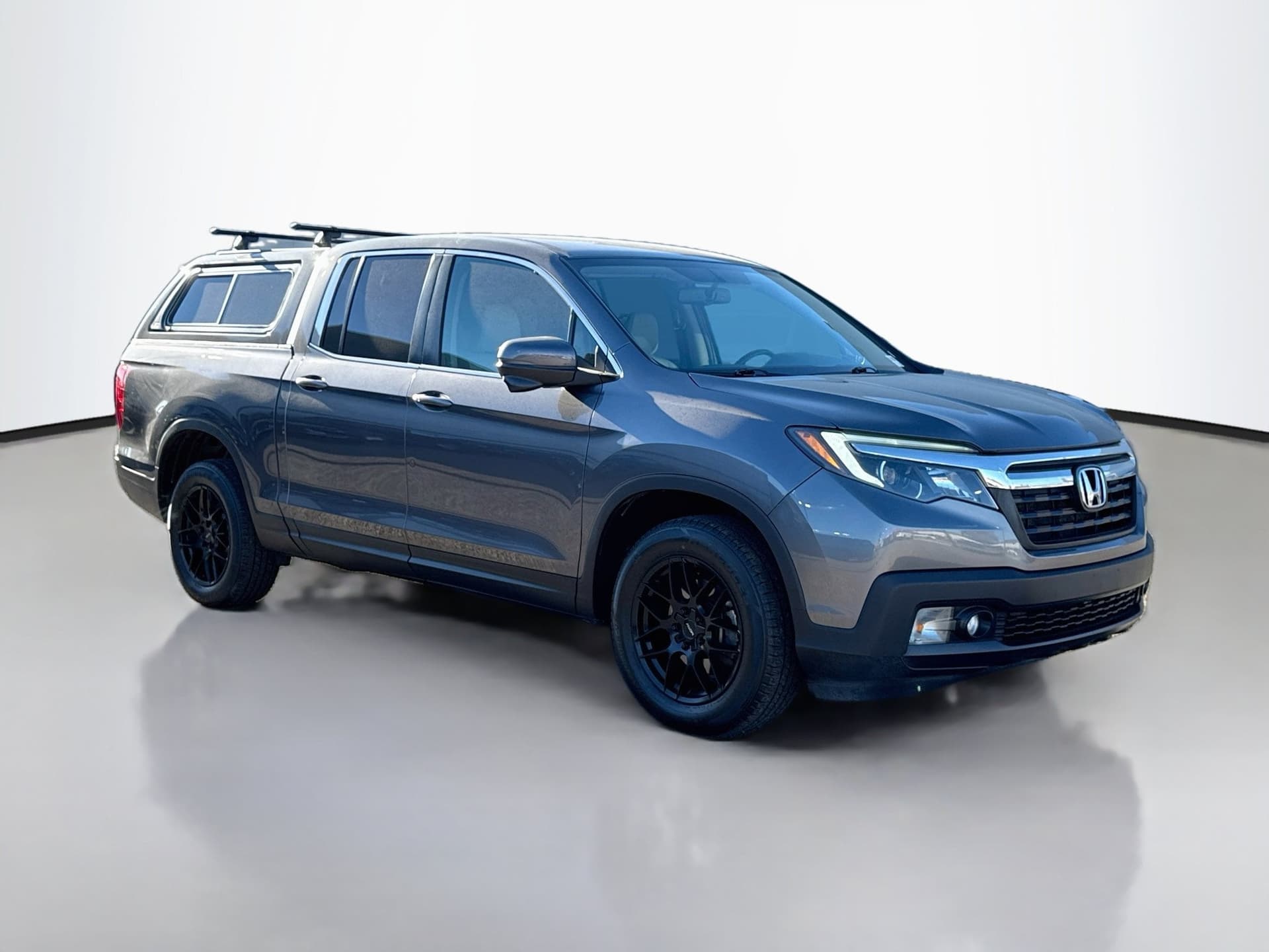 2017 Honda Ridgeline RTL-T — photo 1 of 32