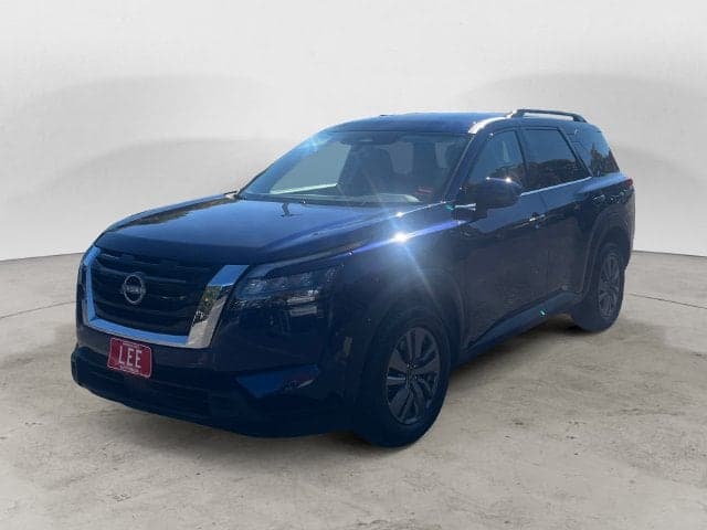 2025 Nissan Pathfinder SV — photo 1 of 15