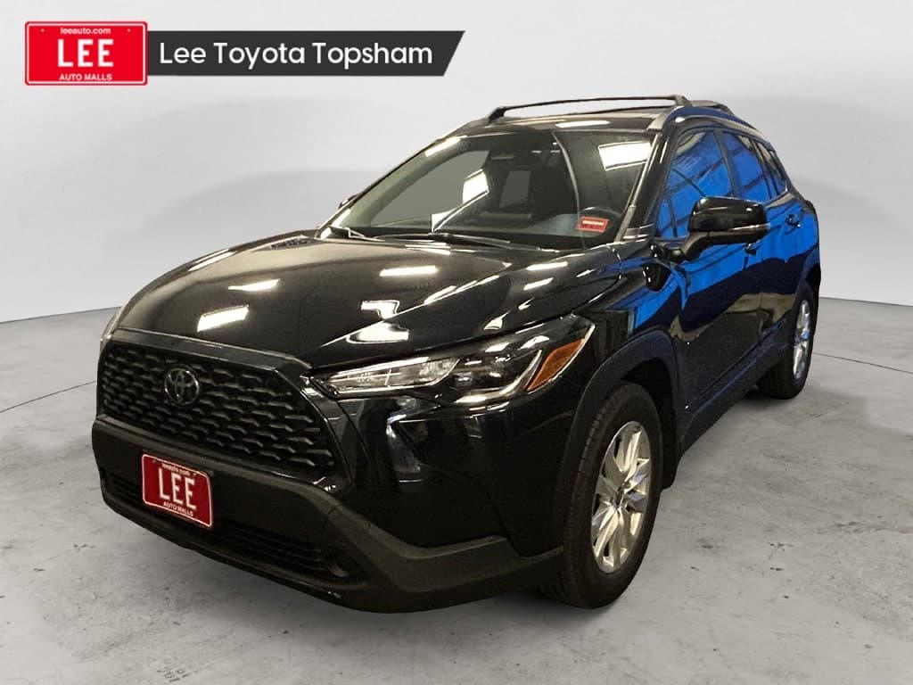 2024 Toyota Corolla Cross LE — photo 1 of 8