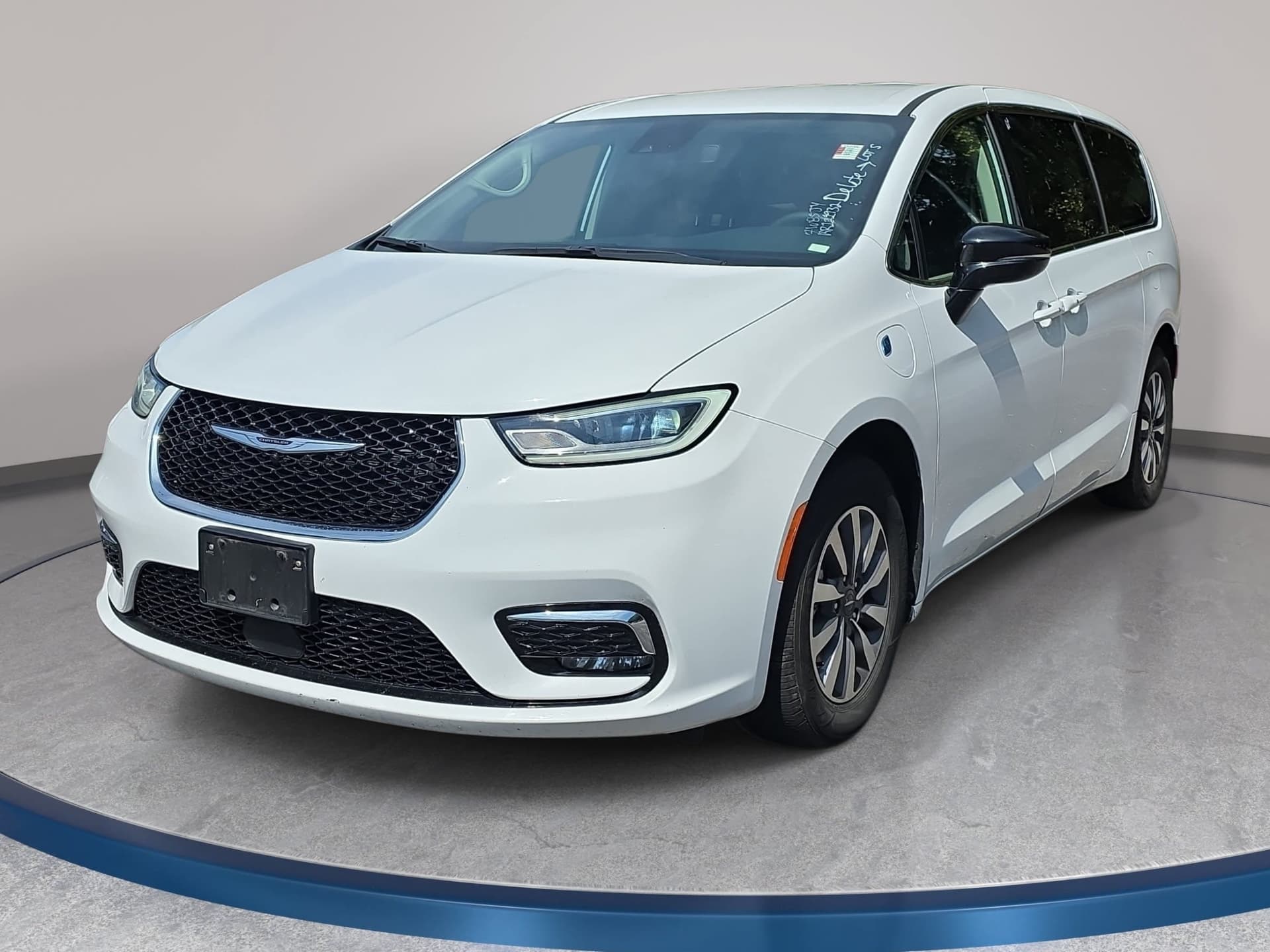 2024 Chrysler Pacifica Hybrid Select — photo 1 of 7