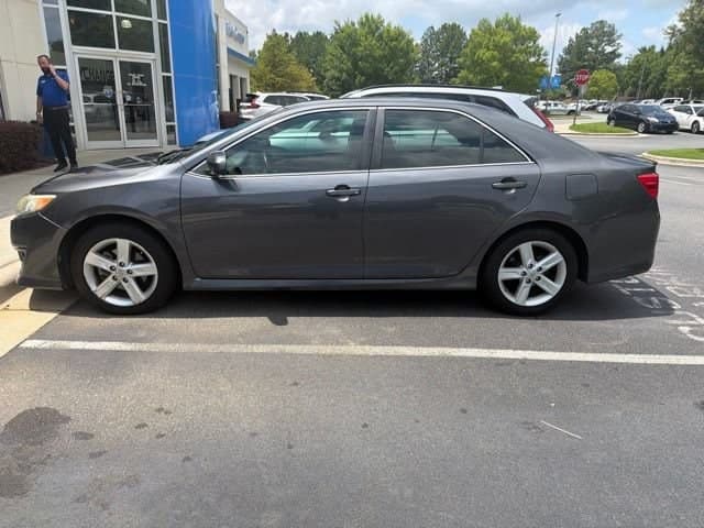 2013 Toyota Camry SE — photo 1 of 15