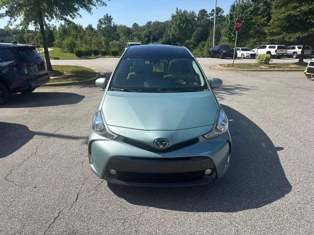 2015 Toyota Prius v Five — photo 1 of 5