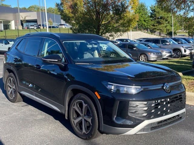 2026 Volkswagen Tiguan SE — photo 1 of 14