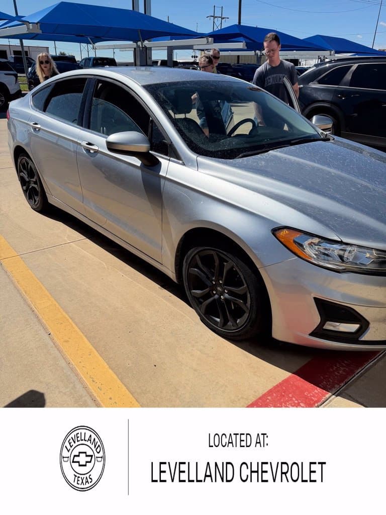 2020 Ford Fusion SE — photo 1 of 8