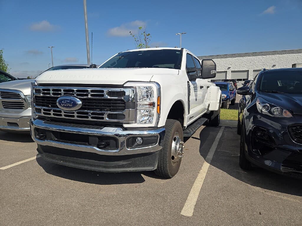 2025 Ford Super Duty F-350 DRW XLT — photo 1 of 6
