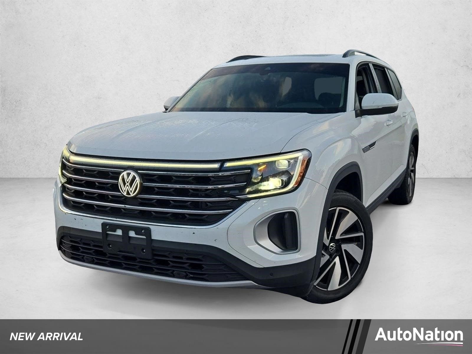 2024 Volkswagen Atlas 2.0T SE w/Technology — photo 1 of 15