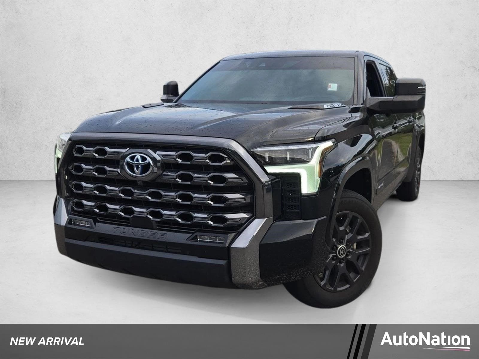 2024 Toyota Tundra 4WD Platinum — photo 1 of 15