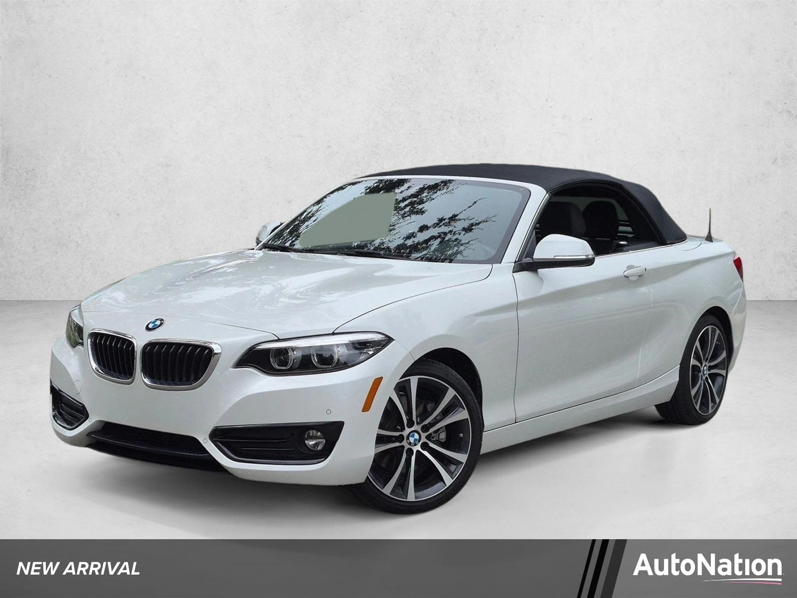 2019 BMW 2 Series 230i — photo 1 of 17