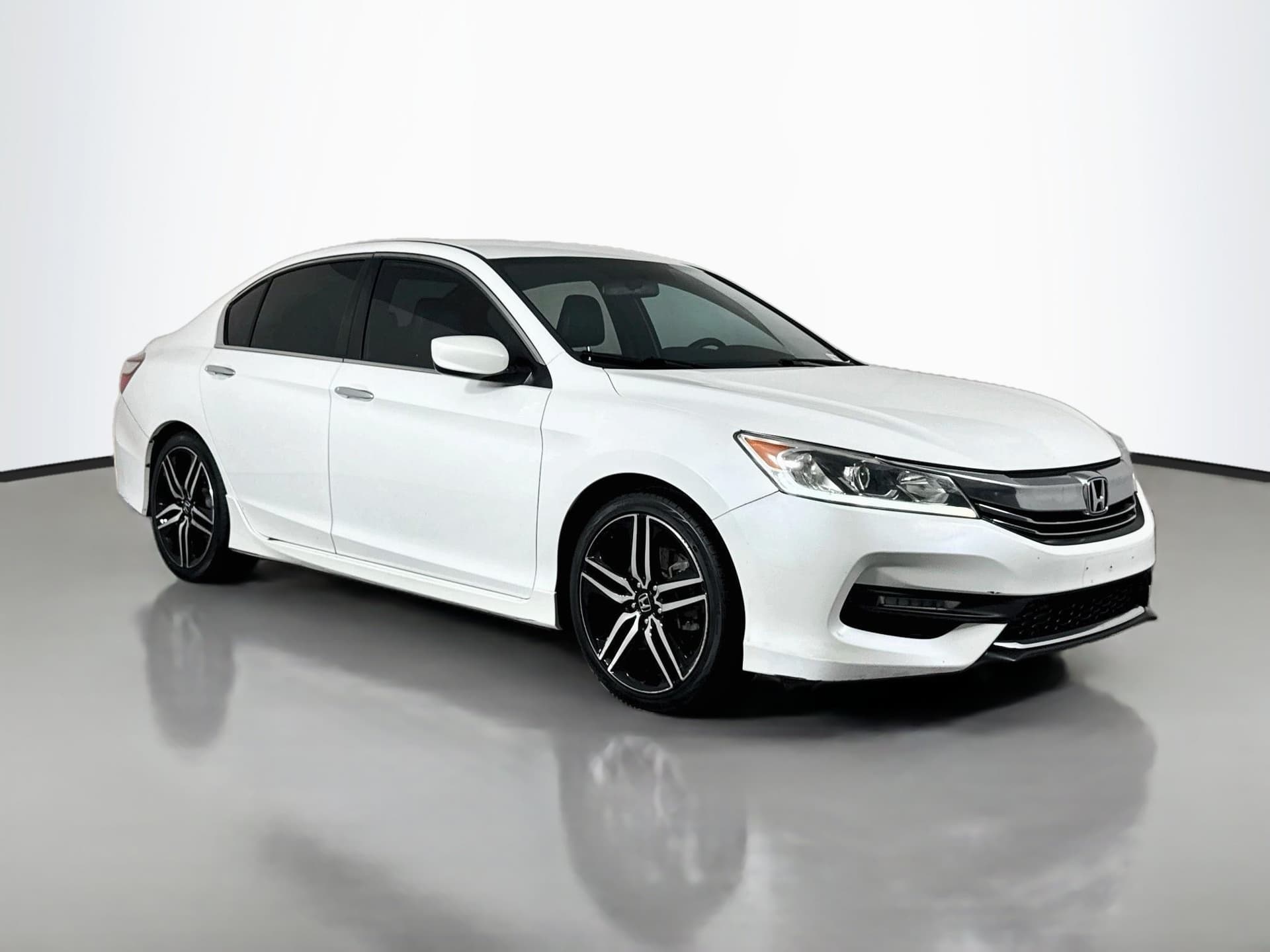 2017 Honda Accord Sedan Sport — photo 1 of 33