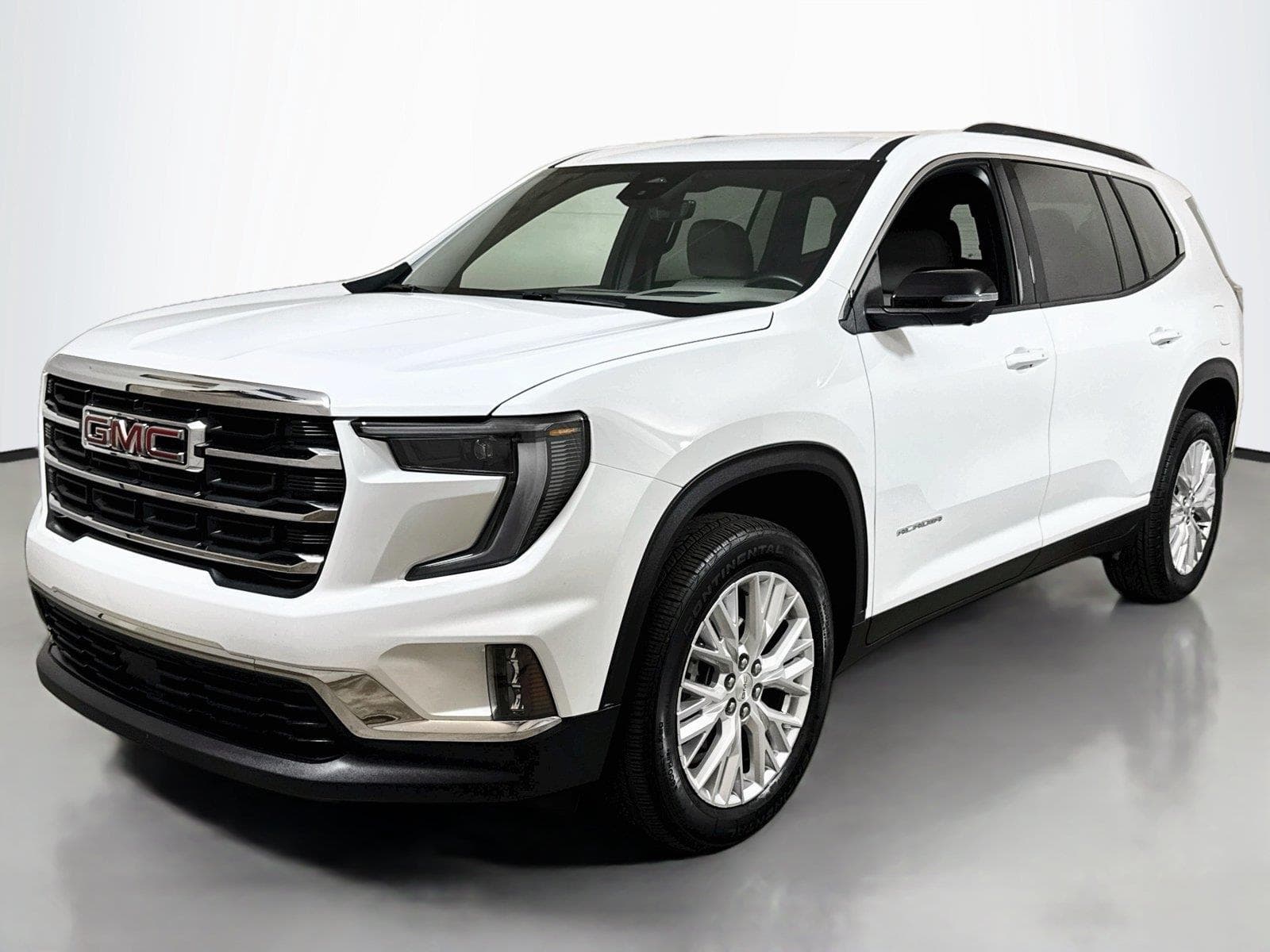 2026 GMC Acadia FWD Elevation — photo 1 of 32
