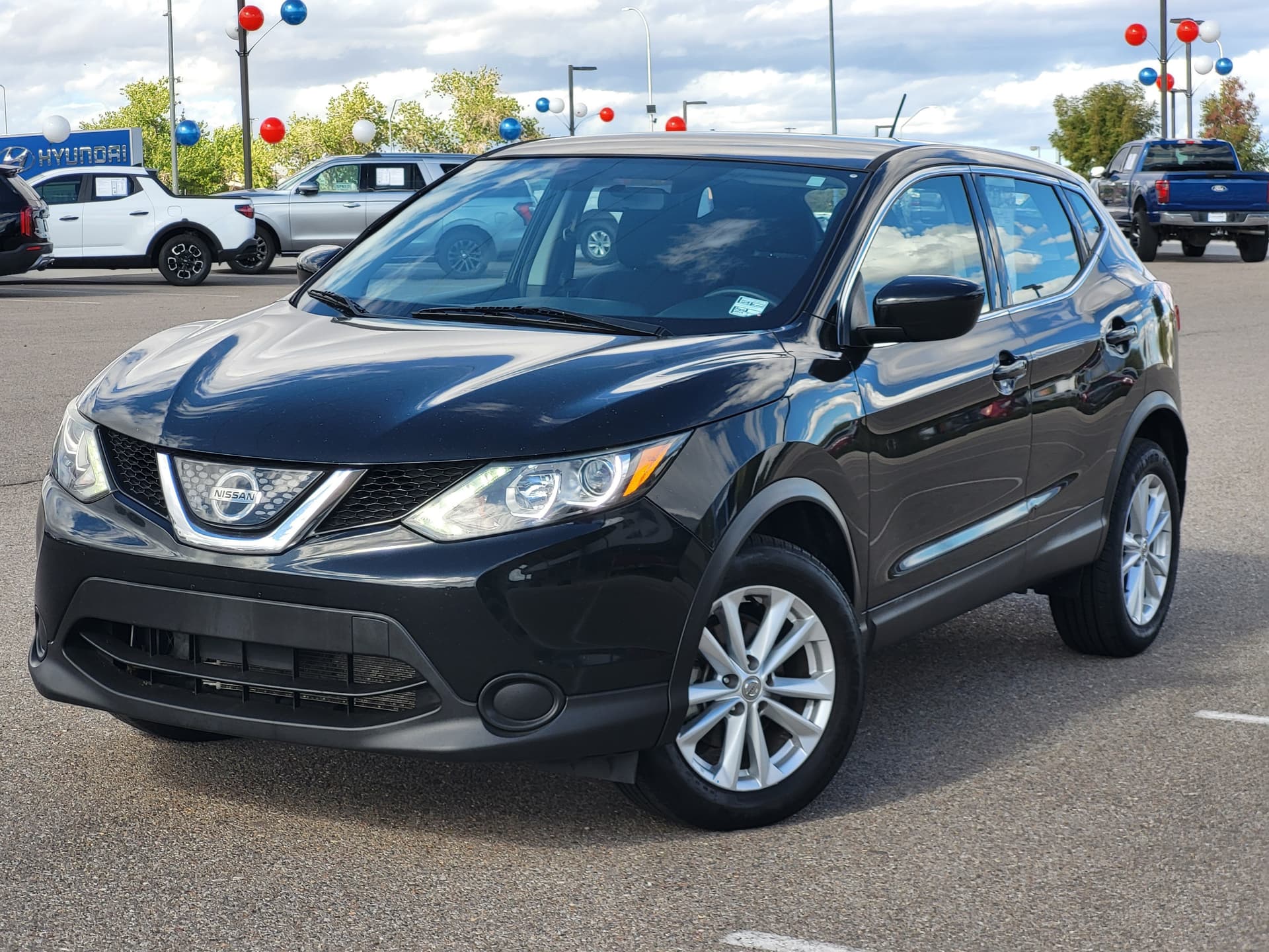 2018 Nissan Rogue Sport S — photo 1 of 31