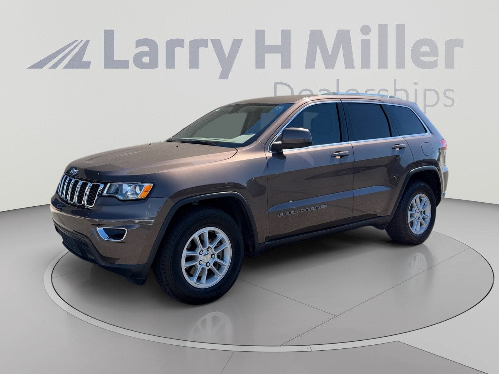 2020 Jeep Grand Cherokee Laredo E — photo 1 of 33