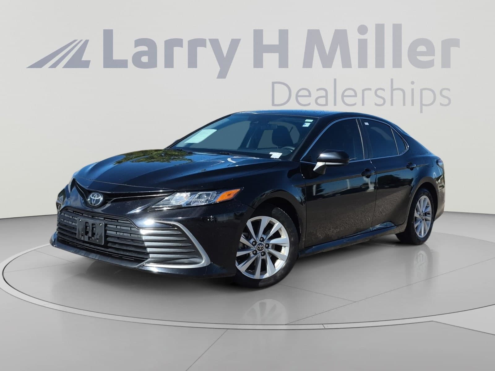 2023 Toyota Camry LE — photo 1 of 34