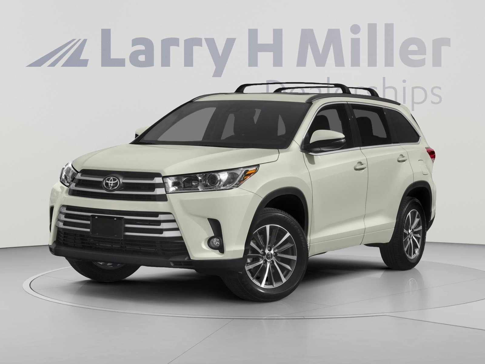 2017 Toyota Highlander Base — photo 1 of 12
