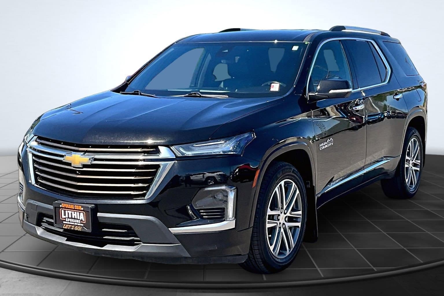 2023 Chevrolet Traverse High Country — photo 1 of 36