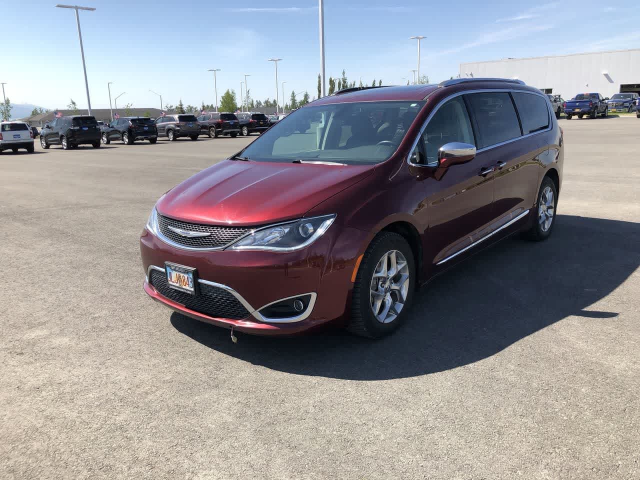 2018 Chrysler Pacifica Limited — photo 1 of 28