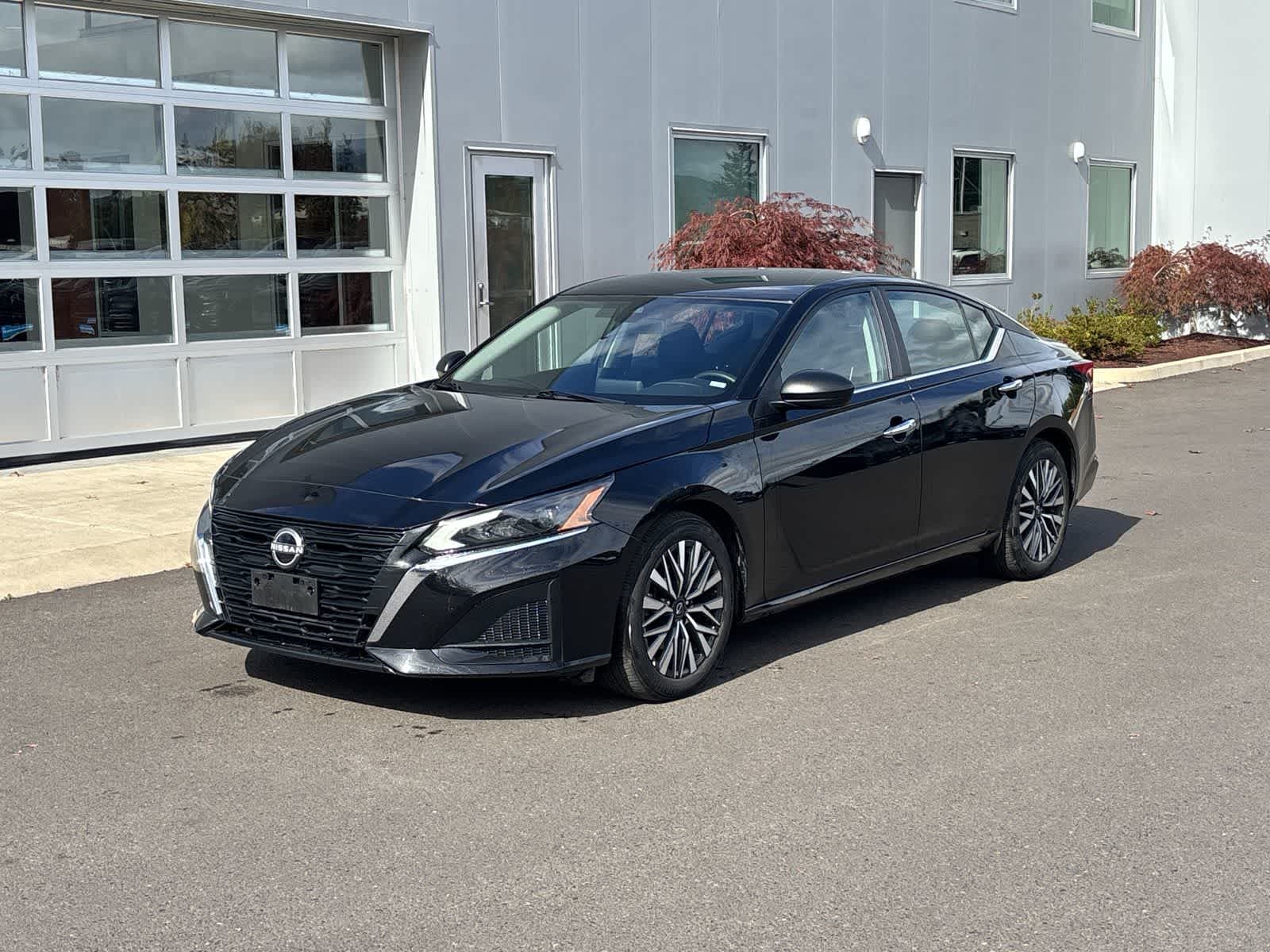 2025 Nissan Altima SV — photo 1 of 17