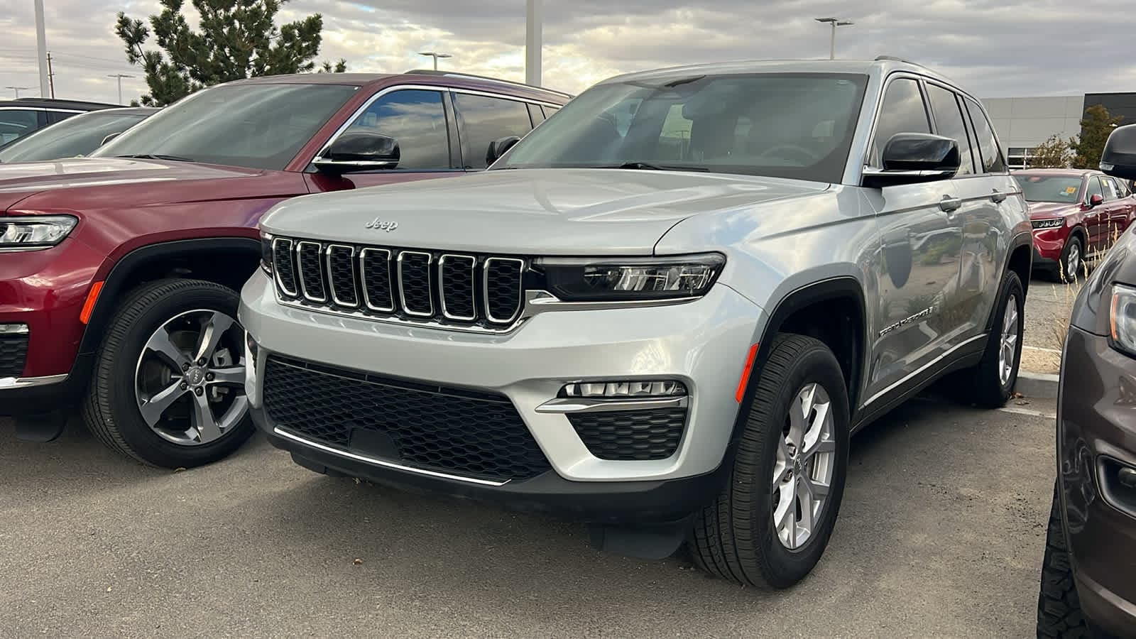 2022 Jeep Grand Cherokee Limited — photo 1 of 10