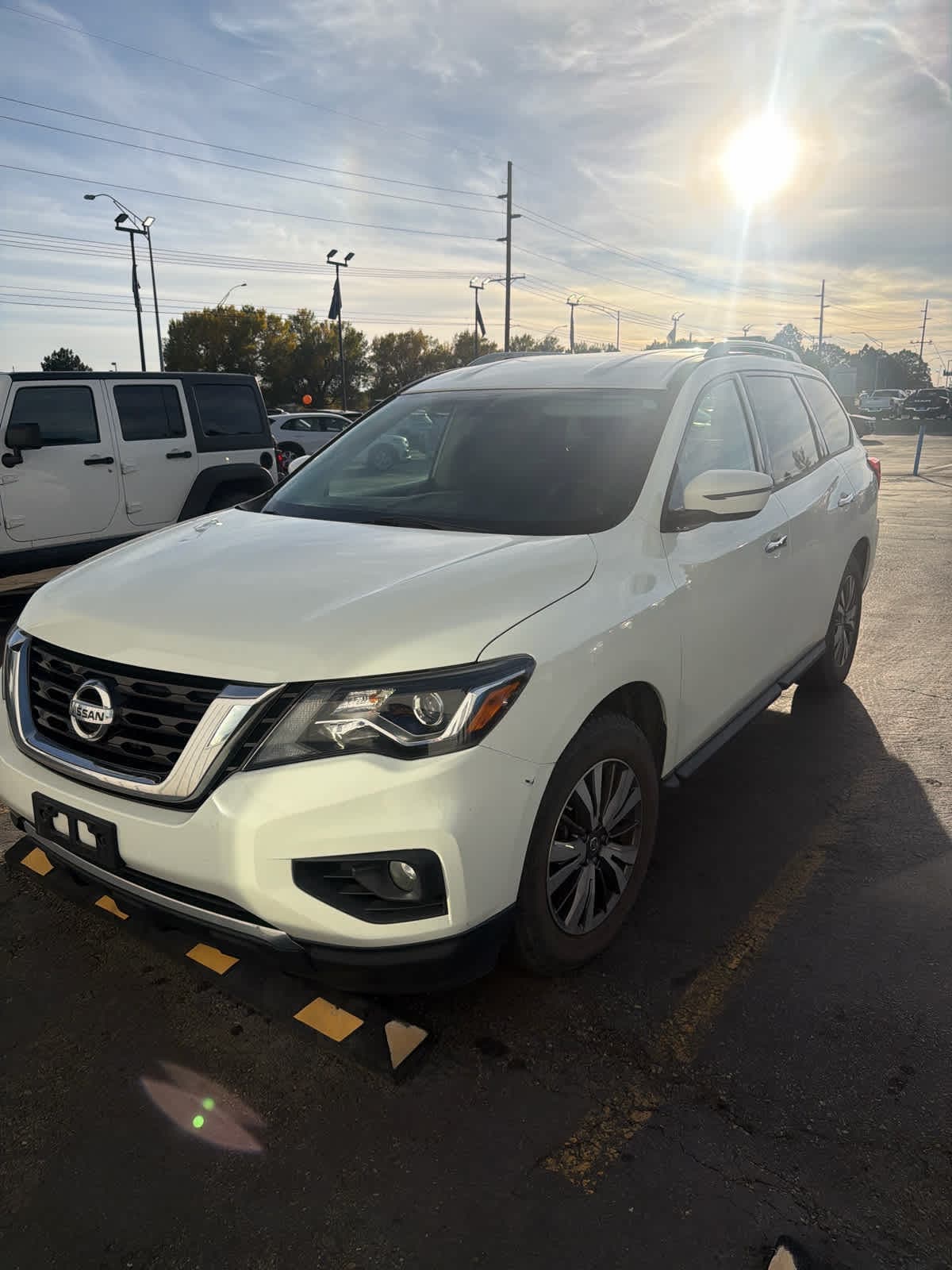 2019 Nissan Pathfinder SV — photo 1 of 7