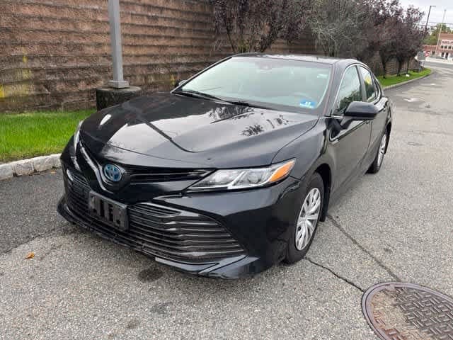 2018 Toyota Camry Hybrid LE — photo 1 of 9