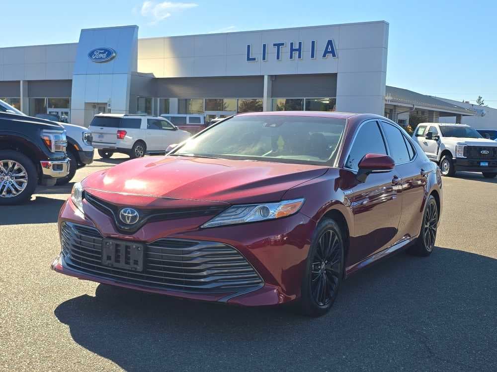 2020 Toyota Camry Hybrid XLE — photo 1 of 22