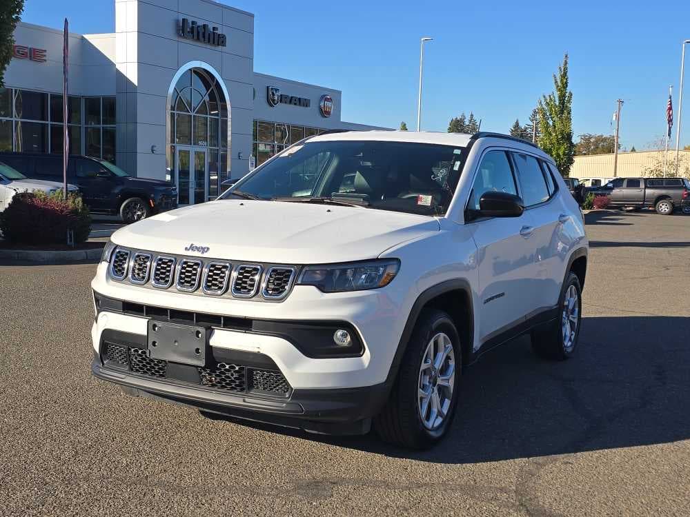 2025 Jeep Compass Latitude — photo 1 of 21