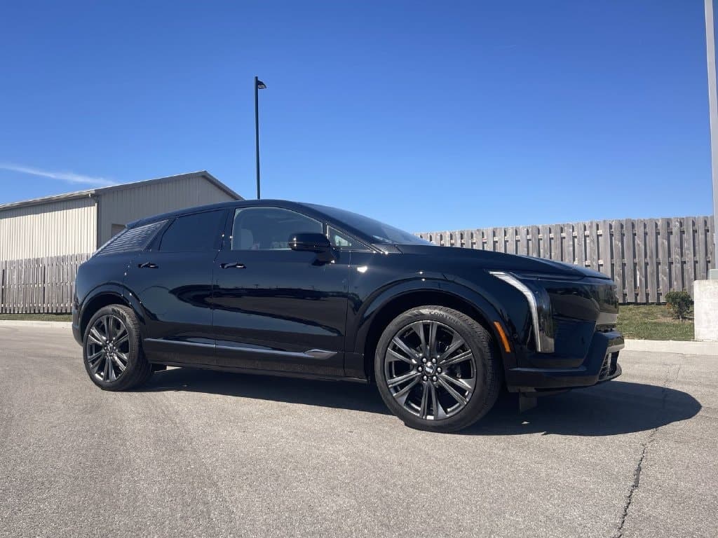 2025 Cadillac OPTIQ Sport — photo 1 of 34