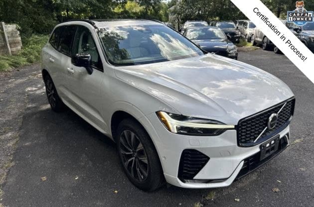 2024 Volvo XC60 Plus Dark Theme — photo 1 of 7