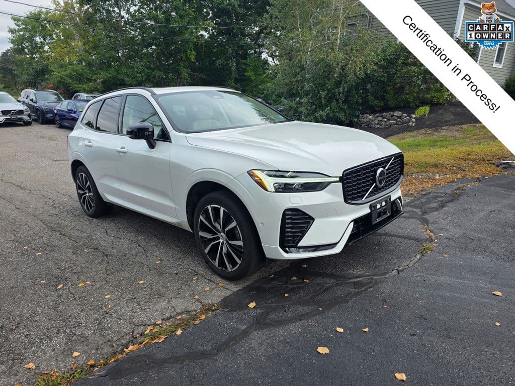 2024 Volvo XC60 Plus Dark Theme — photo 1 of 11
