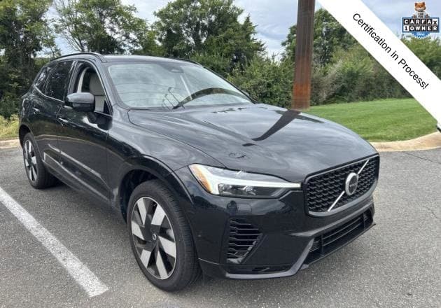2025 Volvo XC60 Plug-In Hybrid Base — photo 1 of 7