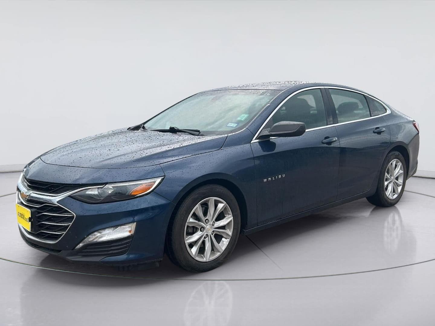 2021 Chevrolet Malibu LT — photo 1 of 12