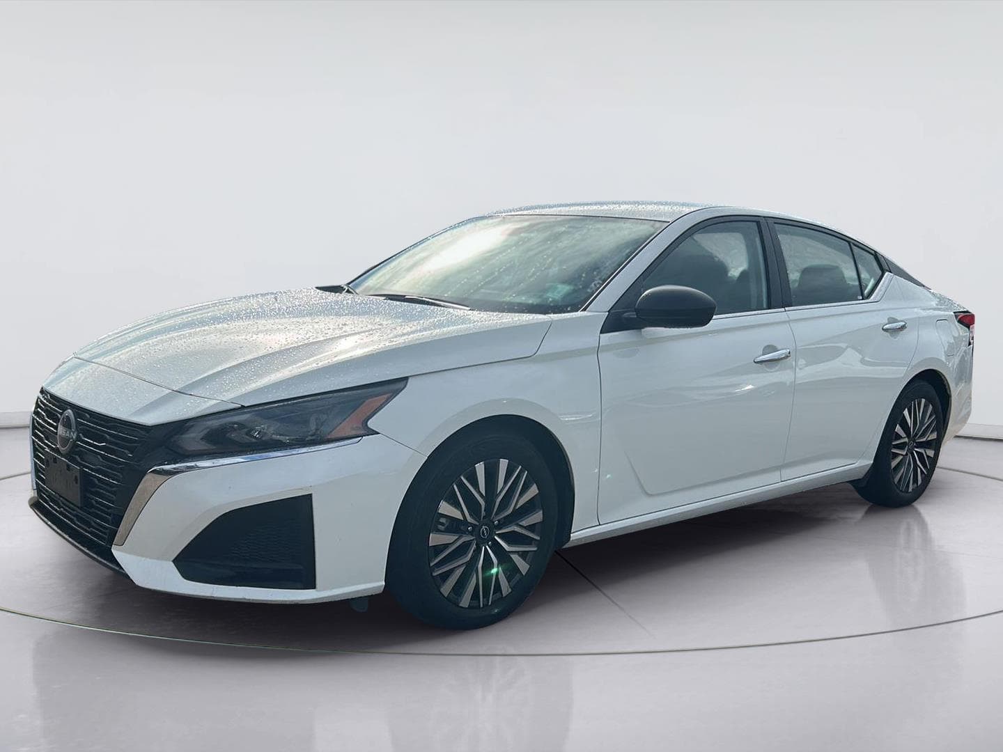 2025 Nissan Altima SV — photo 1 of 10