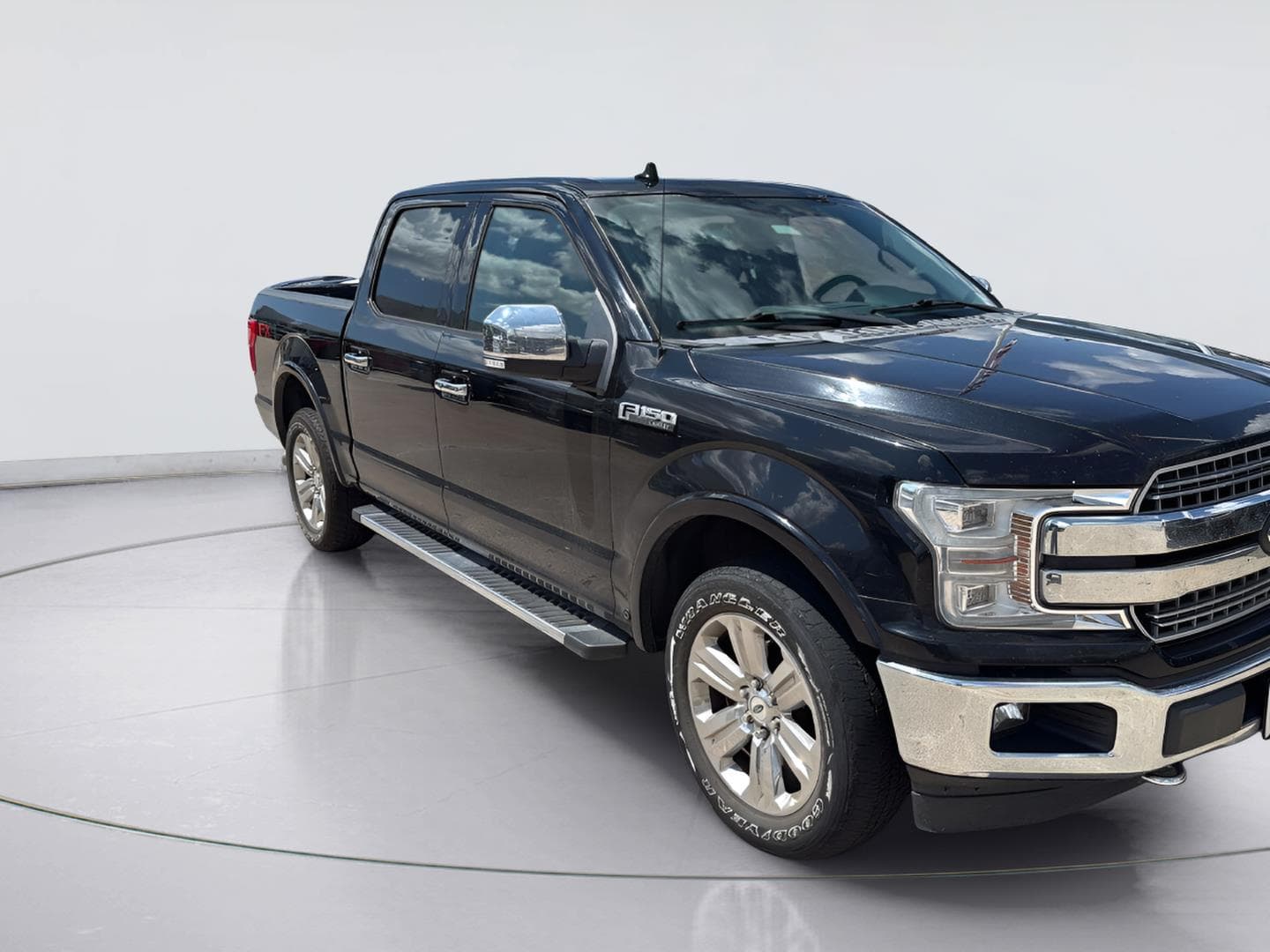2018 Ford F-150 LARIAT — photo 1 of 5