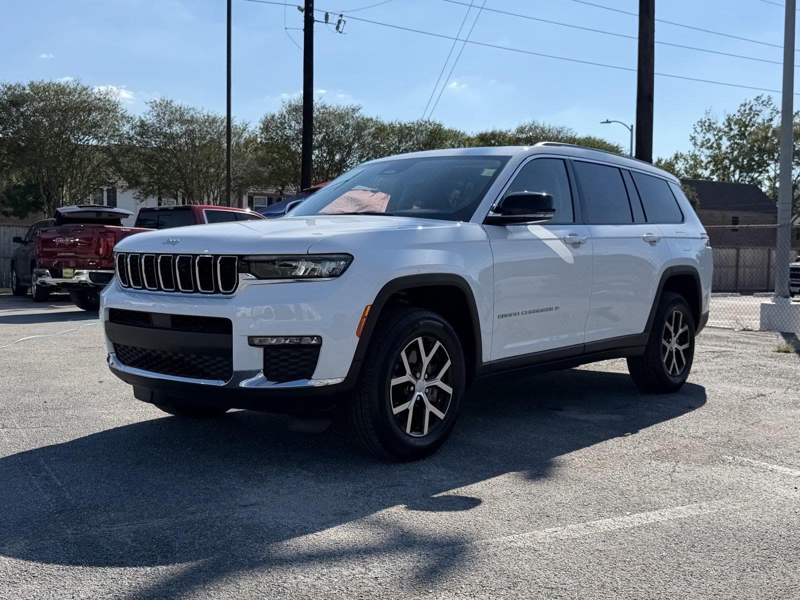 2023 Jeep Grand Cherokee L Limited — photo 1 of 31
