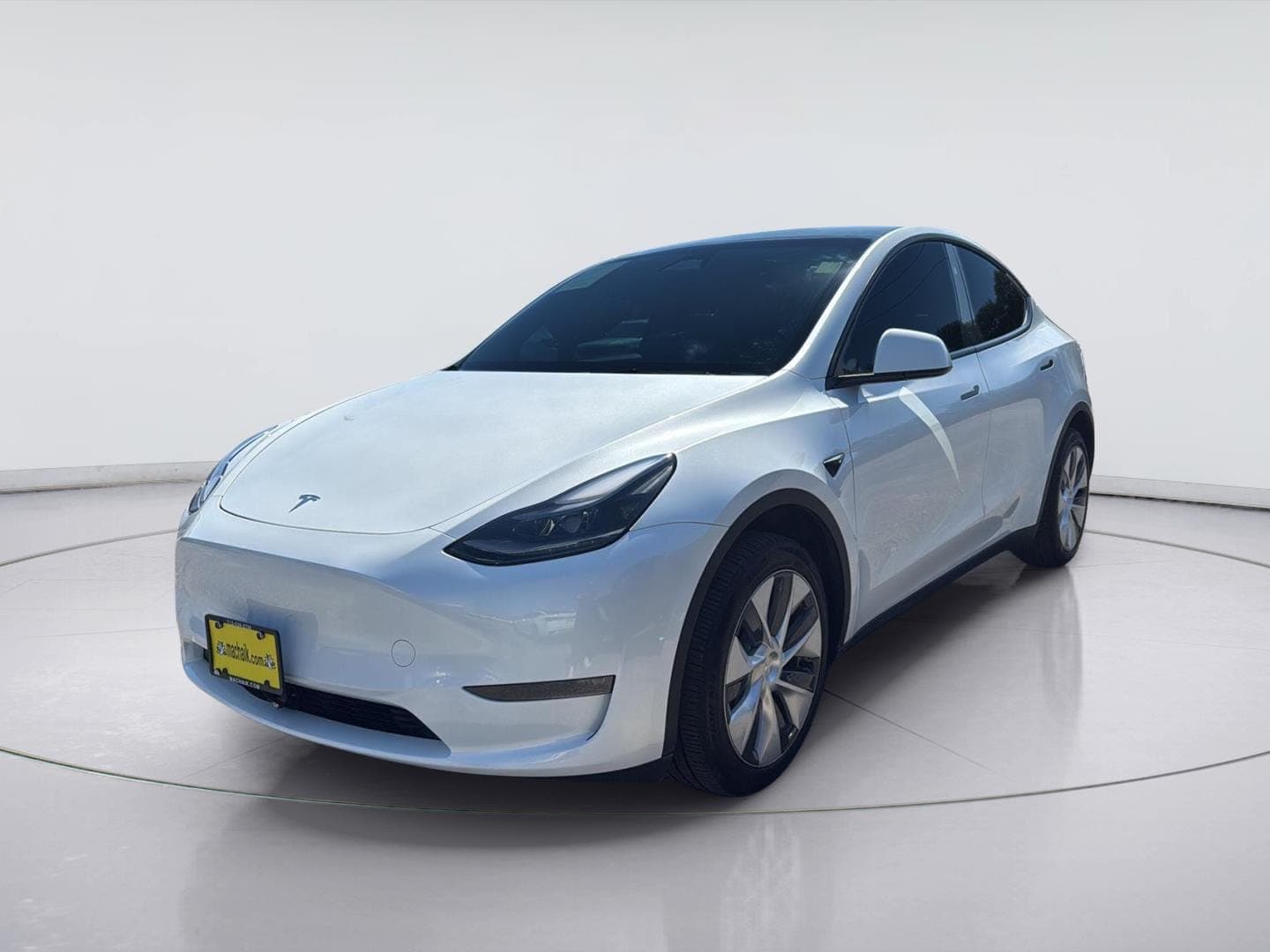 2024 Tesla Model Y Long Range — photo 1 of 18