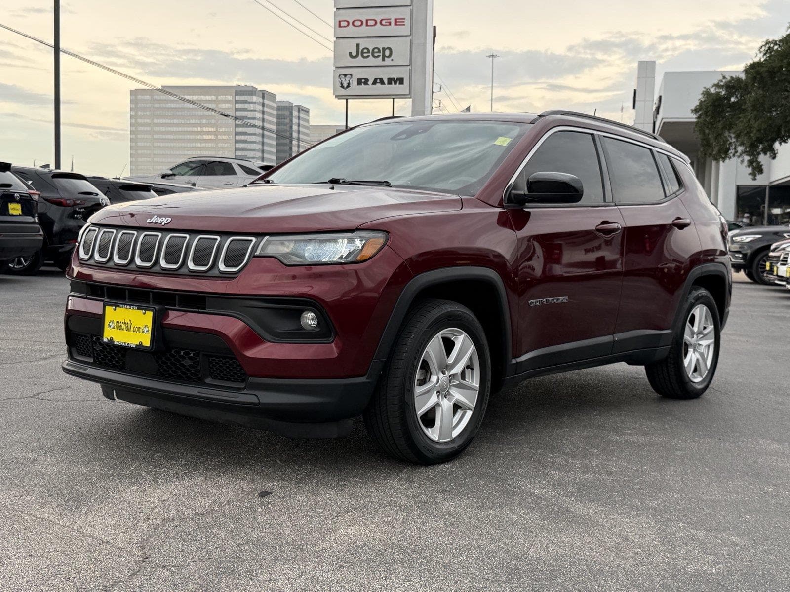 2022 Jeep Compass Latitude — photo 1 of 30