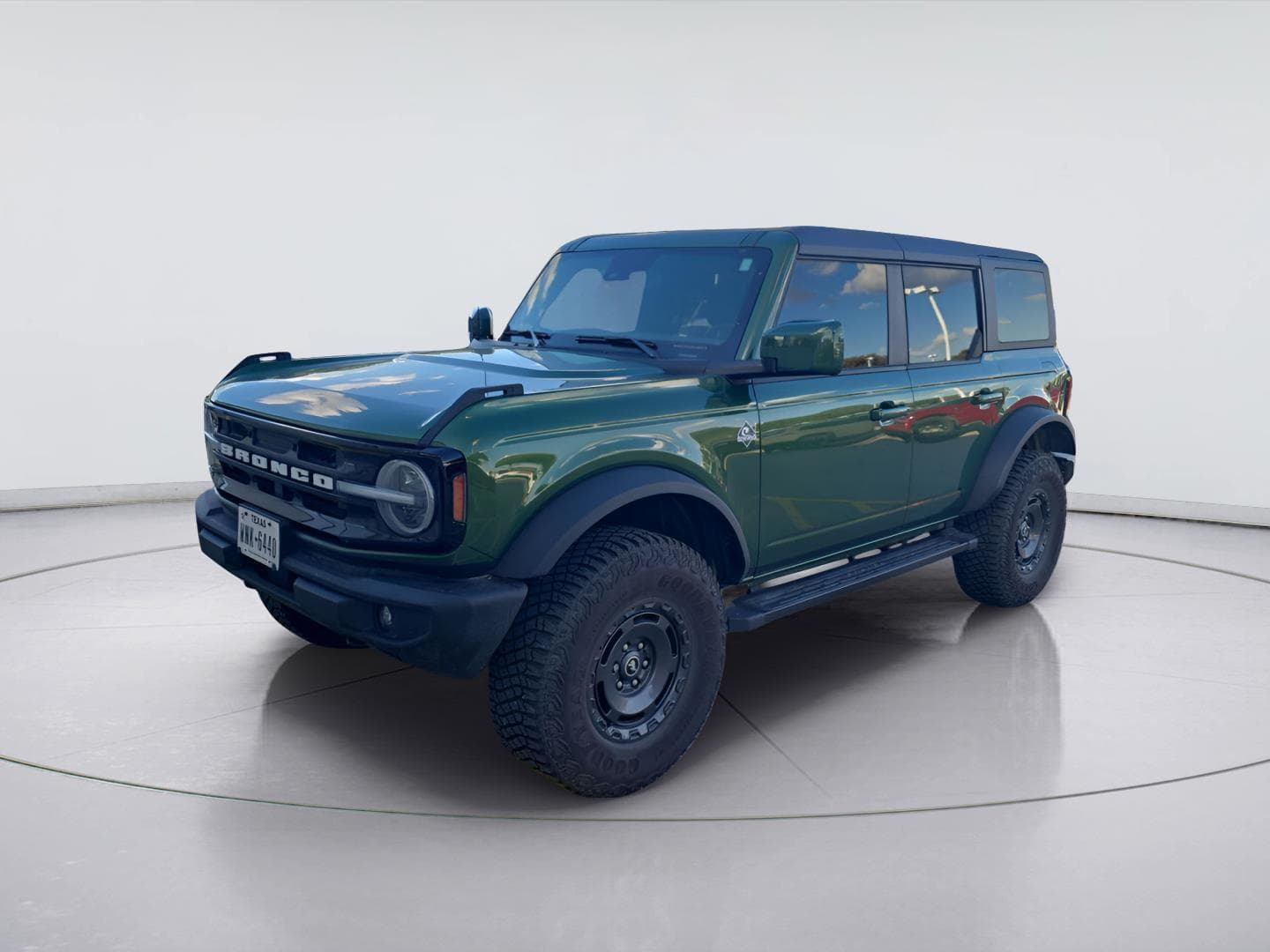 2024 Ford Bronco Outer Banks — photo 1 of 8