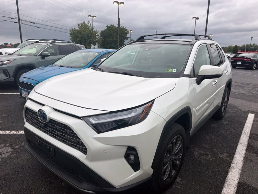 2022 Toyota RAV4 Hybrid Limited — photo 1 of 2