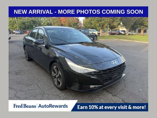2023 Hyundai Elantra SEL — photo 1 of 11